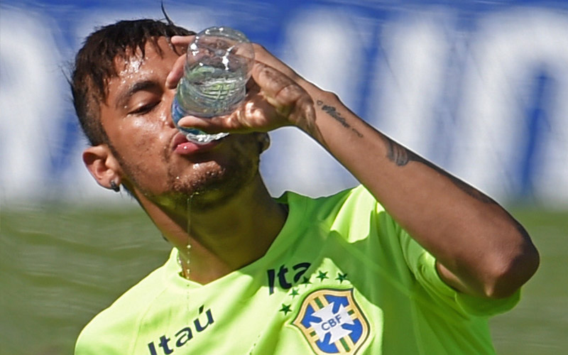 La dieta di un calciatore, parte 4, l'importanza di una corretta idratazione, cosa bere, quanto bere, quando bere